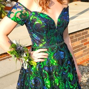 Tiffany sz 2 Cocktail Dress